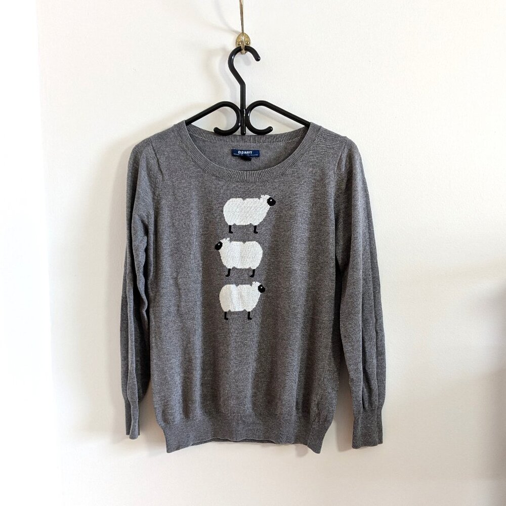 3 / 20$ Old Navy Graphic Sweater – Size Medium